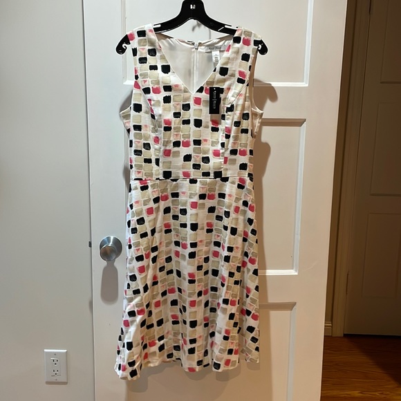 V-neck sleeveless dress - Picture 1 of 5
